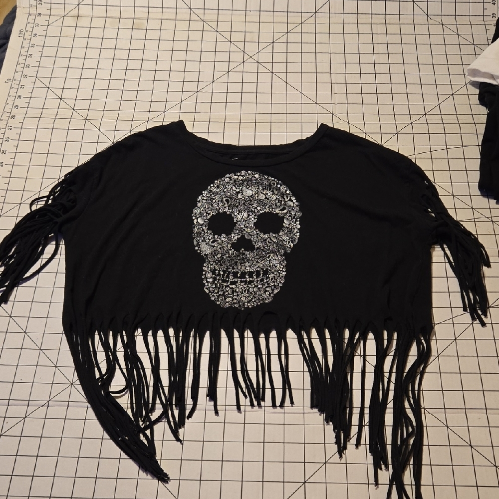 Freeze Black Metallic Skull Graphic Top Medium: D - Picture 1 of 6